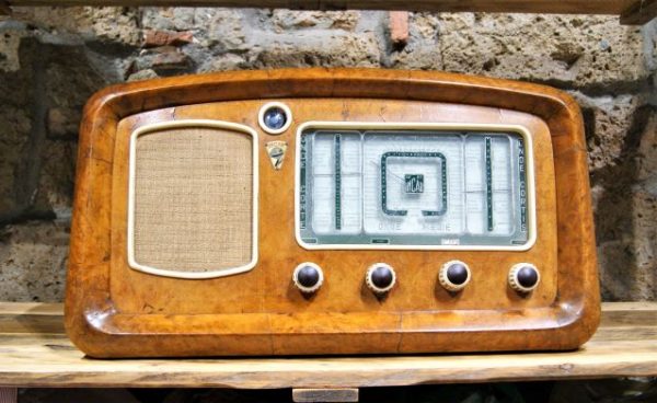 Radio a valvole Incar