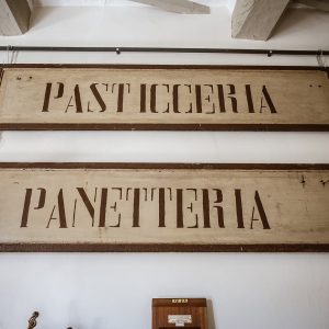 Vecchia insegna Panetteria Pasticceria
