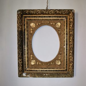 Cornice dorata