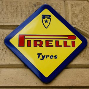 Insegna smaltata Pirelli