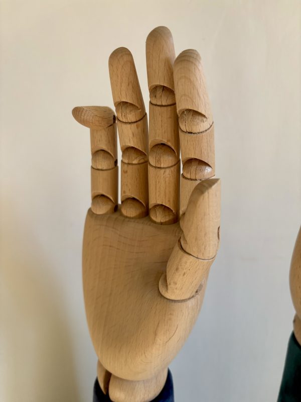 Espositori a forma di mani - immagine 9