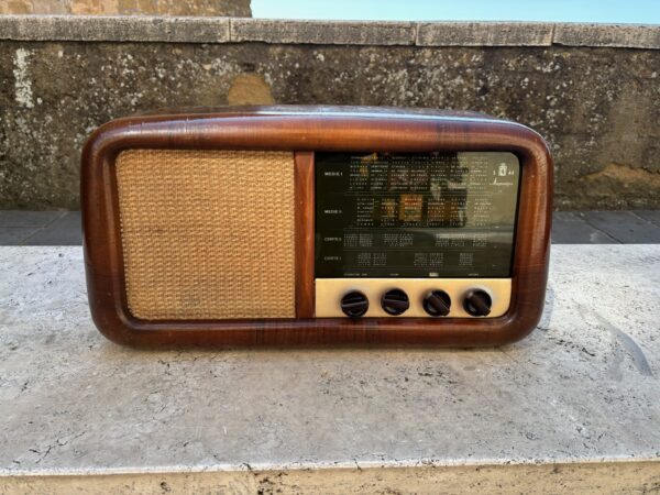 Radio a valvole Magnadyne
