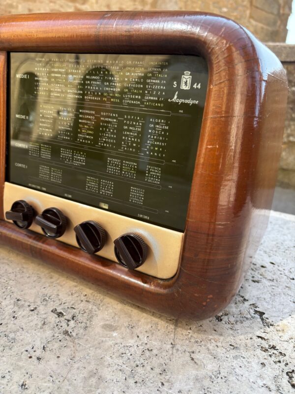 Radio a valvole Magnadyne - immagine 2